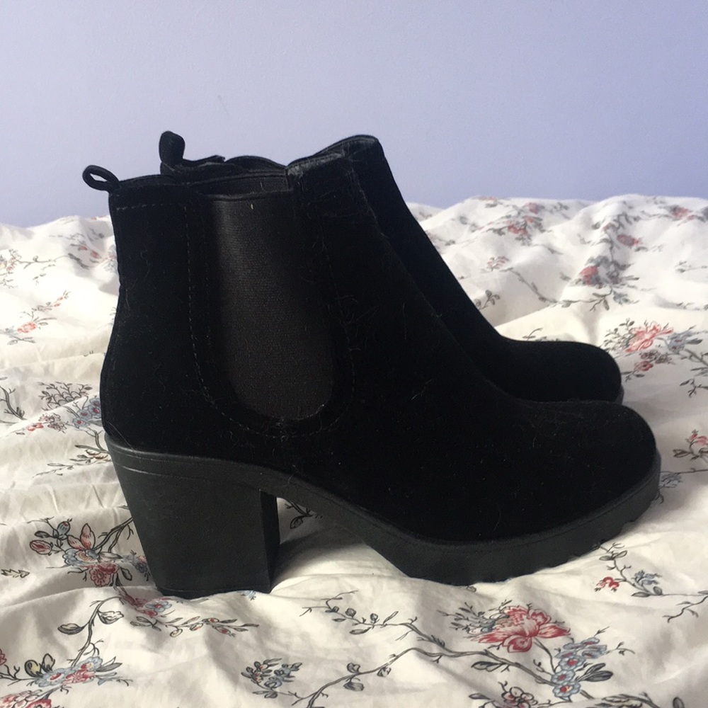 Black high heeled ankle booties - Picture 1 of 3